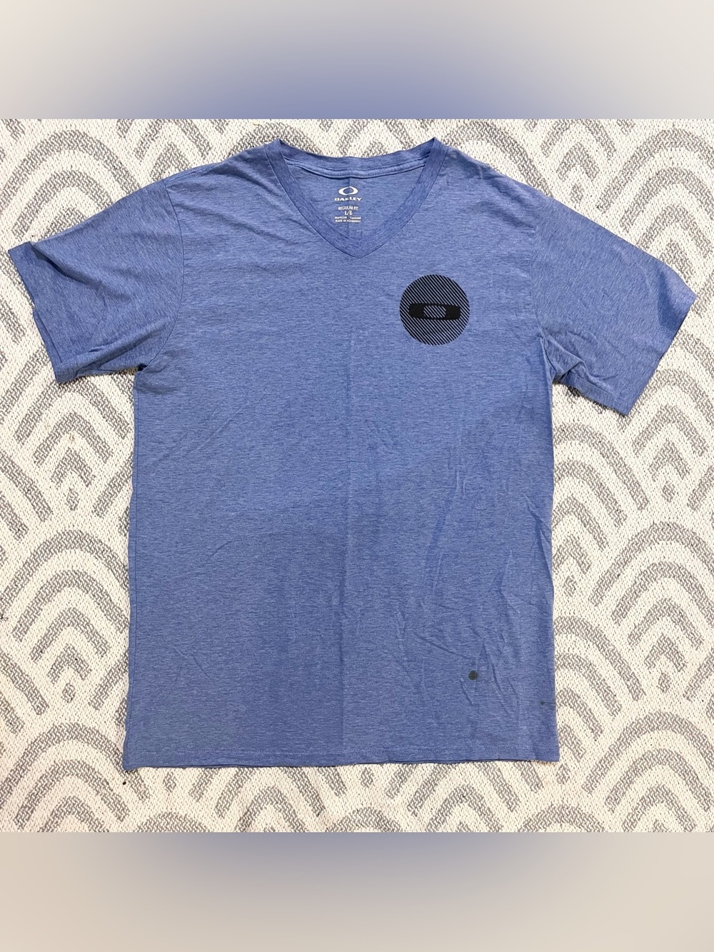 OAKLEY Men’s Blue Regular Fit V-Neck Short Sleeve T-Shirt Large